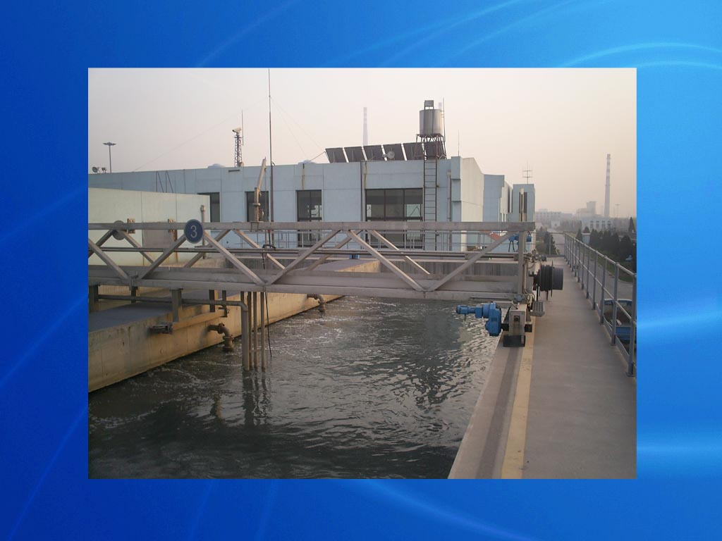 TGN型行車式擡耙刮泥機